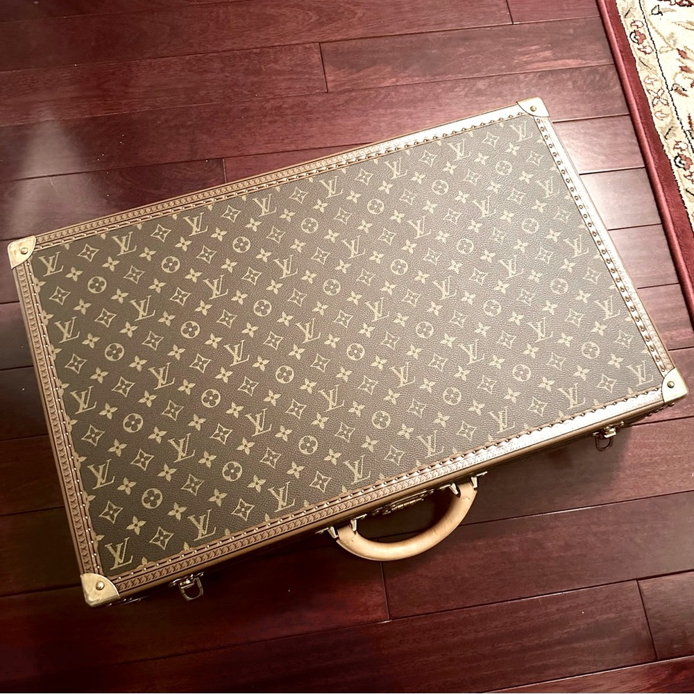 Louis Vuitton Discontinued watch case for 27